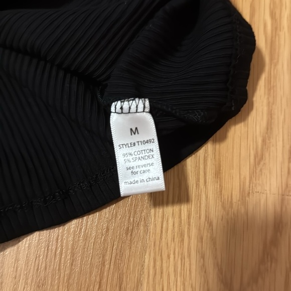 Active USA Crop Tank with Bow - Picture 3 of 5